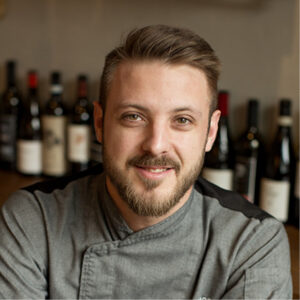 RestaurantGrund_Mitarbeiter_Bence-300×300